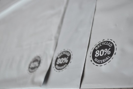Bílé recyklované plastové obálky balení 100ks